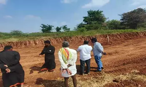 య‌థేచ్ఛగా అక్ర‌మ మ‌ట్టి త‌వ్వ‌కాలు