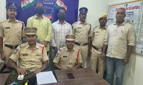 కారుతో ఢీ కొట్టి చంపిన వ్య‌క్తి అరెస్ట్