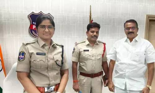 నూత‌న ఎస్పీని క‌లిసిన మాజీ స‌ర్పంచ్