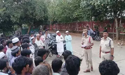 మైనర్లకు వాహనాలు నడిపితే కేసులే : డీఎస్పీ వెంకటేశ్వర్లు