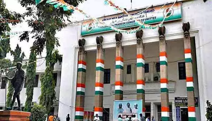 సీఎం రేవంత్ రెండేళ్ల పాలనపై గాంధీభవన్లో సంబరాలు సీఎం రేవంత్ రెండేళ్ల పాలనపై గాంధీభవన్లో సంబరాలు