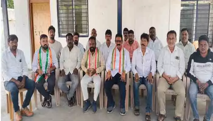 అధికార పార్టీలో ప్రోటోకాల్ రగడ..! అధికార పార్టీలో ప్రోటోకాల్ రగడ..!