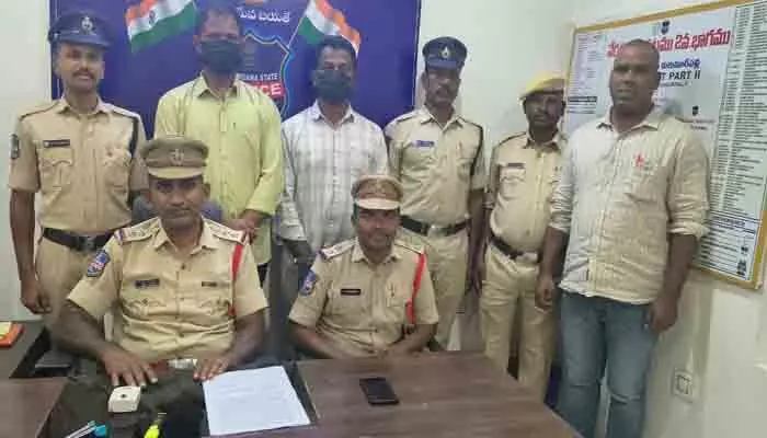 కారుతో ఢీ కొట్టి చంపిన వ్యక్తి అరెస్ట్ కారుతో ఢీ కొట్టి చంపిన వ్యక్తి అరెస్ట్