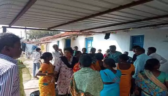 వివాహేతర సంబంధం.. ఇంటి నుంచి గెంటేశాడు వివాహేతర సంబంధం.. ఇంటి నుంచి గెంటేశాడు
