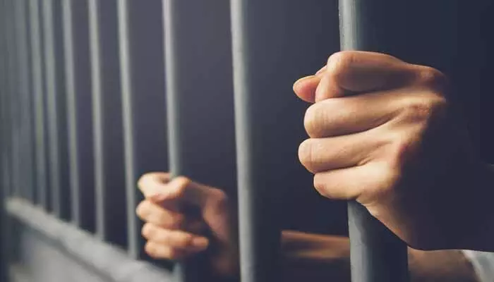 మహిళా ను అక్రమ రవాణా చేసిన కేసులో నలగురికి జైలు శిక్ష మహిళా ను అక్రమ రవాణా చేసిన కేసులో నలగురికి జైలు శిక్ష