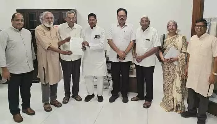 డాక్టర్ జీ. చిన్నారెడ్డితో ఆది ధ్వని ఫౌండేషన్ ప్రతినిధులు, ప్రముఖులు భేటీ డాక్టర్ జీ. చిన్నారెడ్డితో ఆది ధ్వని ఫౌండేషన్ ప్రతినిధులు, ప్రముఖులు భేటీ