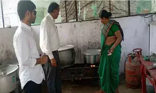 ఎస్టీ బాలుర వ‌స‌తి గృహాన్ని త‌నిఖీ చేసిన ఏటీడీఓ