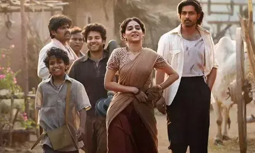 మెస్మరైజ్ చేస్తున్న రోషన్, అనస్వర రాజన్ కెమిస్ట్రీ