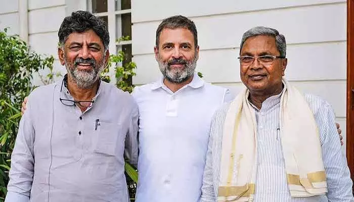 సీఎం పీఠంపై పట్టువీడని డీకే శివకుమార్.. రంగంలోకి రాహుల్ గాంధీ సీఎం పీఠంపై పట్టువీడని డీకే శివకుమార్.. రంగంలోకి రాహుల్ గాంధీ