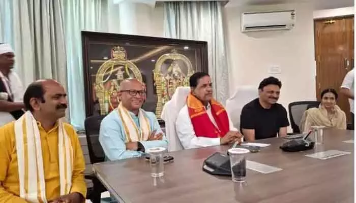 Tirumala | టీటీడీకి భారీ విరాళం ఇచ్చిన భక్తుడు Tirumala | టీటీడీకి భారీ విరాళం ఇచ్చిన భక్తుడు