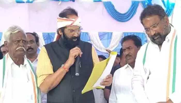 జిల్లా అల్లుడిని.. మీ సమస్యలను తీరుస్తా : మంత్రి ఉత్తమ్ కుమార్ రెడ్డి జిల్లా అల్లుడిని.. మీ సమస్యలను తీరుస్తా : మంత్రి ఉత్తమ్ కుమార్ రెడ్డి