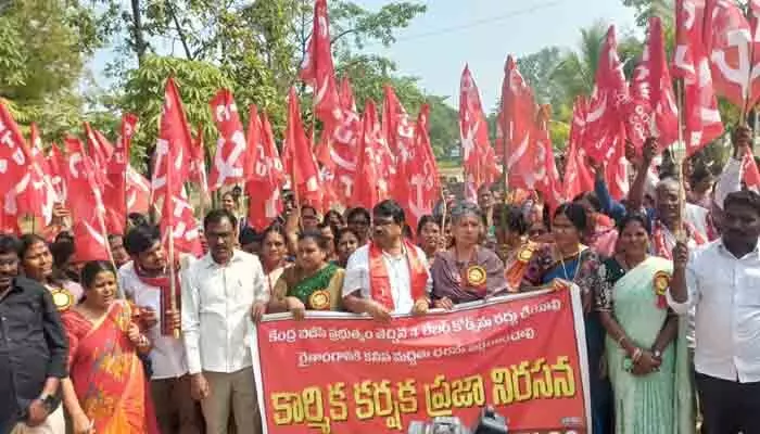 లేబర్ కోడ్ లను రద్దు చేయాలి : సీఐటీయూ రాష్ట్ర ప్రధాన కార్యదర్శి పాలడుగు భాస్కర్ లేబర్ కోడ్ లను రద్దు చేయాలి : సీఐటీయూ రాష్ట్ర ప్రధాన కార్యదర్శి పాలడుగు భాస్కర్