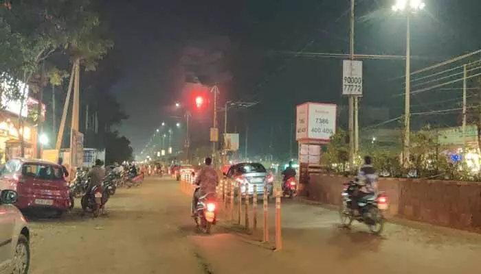ట్రాఫిక్ నియంత్రణకు పెద్దపీట ట్రాఫిక్ నియంత్రణకు పెద్దపీట