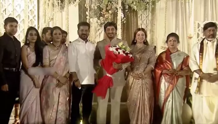 ఘనంగా డిప్యూటీ సీఎం భట్టి కుమారుడి నిశ్చితార్థ వేడుక.. హాజరైన సీఎం ఘనంగా డిప్యూటీ సీఎం భట్టి కుమారుడి నిశ్చితార్థ వేడుక.. హాజరైన సీఎం