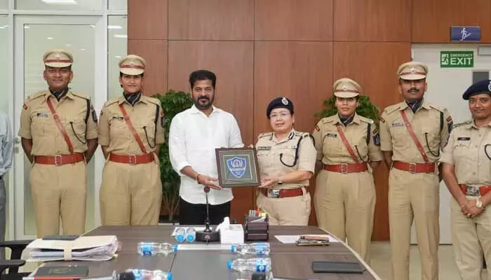 సాంకేతికత, శిక్షణ, ప్రజా విశ్వాసం తెలంగాణ పోలీస్ అజెండా : సీఎం రేవంత్ రెడ్డి సాంకేతికత, శిక్షణ, ప్రజా విశ్వాసం తెలంగాణ పోలీస్ అజెండా : సీఎం రేవంత్ రెడ్డి
