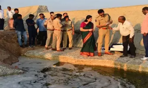 చెక్​డ్యామ్​కూలిన ఘటనపై రాజకీయ దుమారం