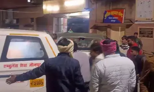 పెళ్లి బృందం కారుకు ప్రమాదం.. ముగ్గురు మృతి