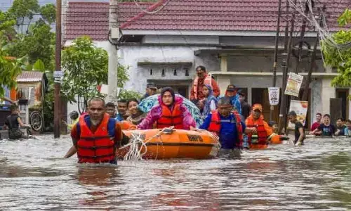 ఇండోనేషియాలోని ఆకస్మిక వరదల బీభత్సం,, 17 మంది మృతి
