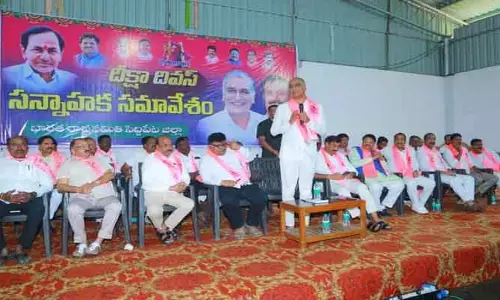 సీఎం రేవంత్ రెడ్డి ఓ మూర్ఖుడు.. మాజీ మంత్రి హరీశ్ రావు ఫైర్