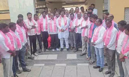 కాంగ్రెస్‌ నుంచి బీఆర్‌ఎస్‌ పార్టీలోకి భారీగా చేరికలు