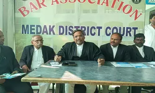 న్యాయవాదుల రక్షణ చట్టం రావాలి : సీనియర్ న్యాయవాది రాపోలు భాస్కర్