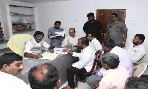 బీఆర్ఎస్ పాల‌న‌లో రాష్ట్రం అప్పుల్లో కూరుకుపోయింది : మంత్రి వివేక్