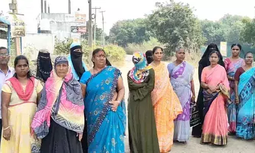 నూకపెల్లి డబుల్ బెడ్‌రూం లబ్ధిదారుల ఆందోళన