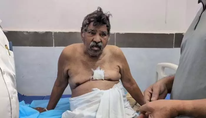ఏపీలో దారుణం.. వైసీపీ నేత తల్లిదండ్రులపై దాడి.. తల్లి మృతి ఏపీలో దారుణం.. వైసీపీ నేత తల్లిదండ్రులపై దాడి.. తల్లి మృతి