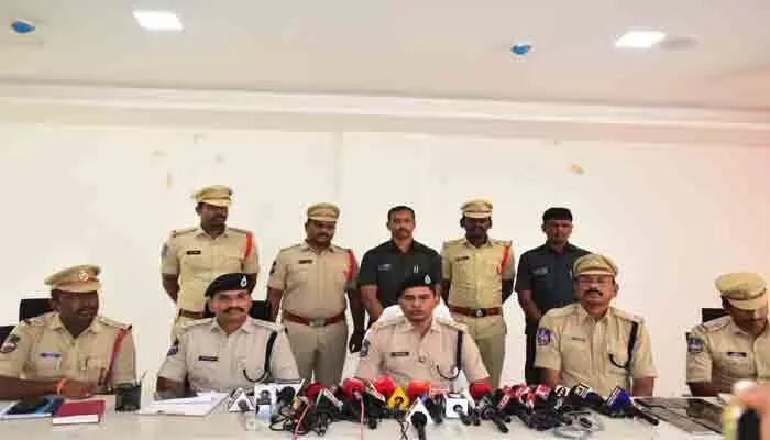 మాజీ సర్పంచ్ హత్య కేసులో ప్రధాన నిందితులు అరెస్టు మాజీ సర్పంచ్ హత్య కేసులో ప్రధాన నిందితులు అరెస్టు