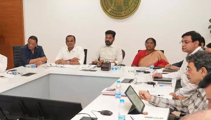 ఎక్కడెక్కడ ఎలాంటి అభివృద్ధి ఉండాలో క్లియర్గా డిజైన్ చేయండి: CM రేవంత్ ఎక్కడెక్కడ ఎలాంటి అభివృద్ధి ఉండాలో క్లియర్గా డిజైన్ చేయండి: CM రేవంత్
