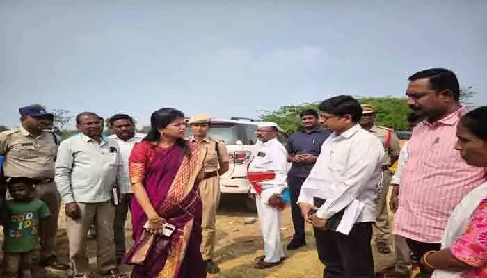 ఎంపీడీవో, ఏపీఎంలపై కలెక్టర్ ఆగ్రహం ఎంపీడీవో, ఏపీఎంలపై కలెక్టర్ ఆగ్రహం