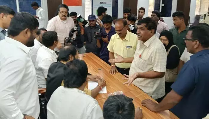 పైసా ఖర్చులేని యూనియన్ గుర్తింపును ఎందుకివ్వరు? మంత్రికి ఆర్టీసీ యూనియన్ కీలక విజ్ఞప్తి పైసా ఖర్చులేని యూనియన్ గుర్తింపును ఎందుకివ్వరు? మంత్రికి ఆర్టీసీ యూనియన్ కీలక విజ్ఞప్తి