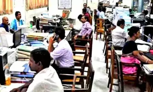 ఉద్యోగులు, కాంట్రాక్టర్లకు గుడ్ న్యూస్... రూ. 2,653 కోట్లు విడుదల