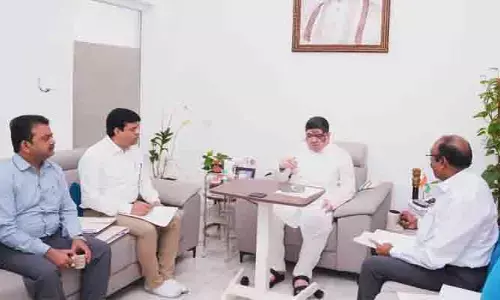 భవిష్యత్తు ప్రగతికి విద్య ఒక్కటే మార్గం.. బీసీ సంక్షేమ శాఖ సమీక్షలో మంత్రి పొన్నం
