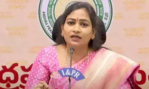 దూసుకొస్తున్న దిత్వా.. అధికారులకు హోంమంత్రి అనిత కీలక ఆదేశాలు