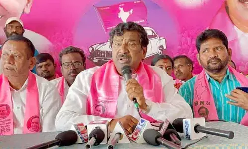 వయసుకు తగిన మాటలు మాట్లాడు.. ఎక్కువ మాట్లాడితే నాలుక చీరేస్తాం...