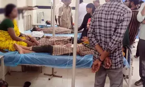 మరో ఫుడ్ పాయిజన్ ఘటన.. ఈసారి 10 మంది విద్యార్థులు ఆస్పత్రిపాలు