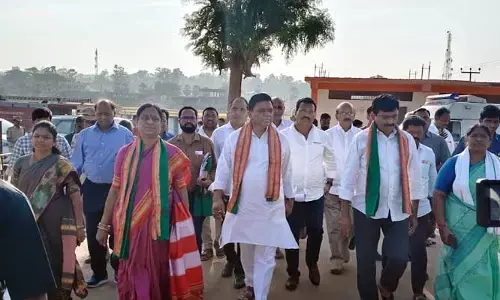 ఆదివాసీ ఆచారాలతో మేడారం ఆల‌య‌ నిర్మాణం