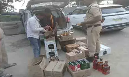 అక్రమంగా తరలిస్తున్న మద్యం సీజ్