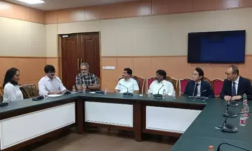 జపాన్ ఫిల్మ్ ప్రతినిధుల బృందంతో డిప్యూటీ సీఎం భేటీ