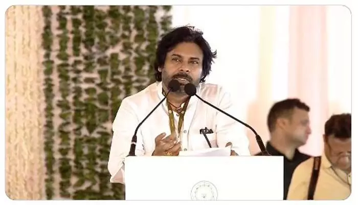 అమరావతిని ఆర్థిక రాజధానిగా తీర్చిదిద్దుతాం: ఉపముఖ్యమంత్రి పవన్ కళ్యాణ్ అమరావతిని ఆర్థిక రాజధానిగా తీర్చిదిద్దుతాం: ఉపముఖ్యమంత్రి పవన్ కళ్యాణ్