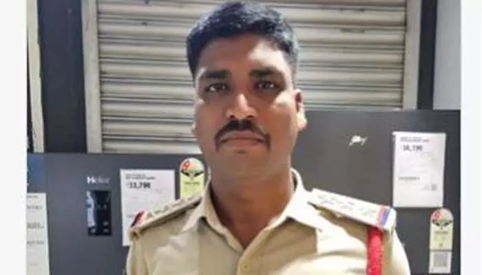 తిరుపతి జిల్లాలో నకిలీ సీఐ హల్ చల్ తిరుపతి జిల్లాలో నకిలీ సీఐ హల్ చల్