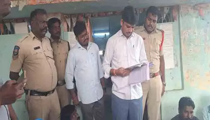 మరుగుదొడ్ల స్థలం కబ్జా ప్రయత్నాలపై ఆగ్రహం మరుగుదొడ్ల స్థలం కబ్జా ప్రయత్నాలపై ఆగ్రహం