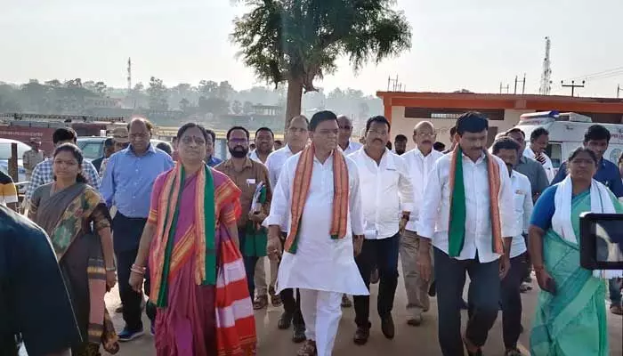 ఆదివాసీ ఆచారాలతో మేడారం ఆలయ నిర్మాణం ఆదివాసీ ఆచారాలతో మేడారం ఆలయ నిర్మాణం