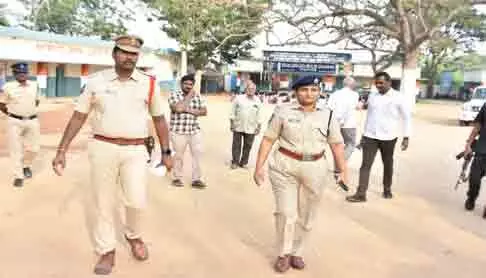 సమస్యాత్మక పోలీంగ్ కేంద్రాల వద్ద పటిష్ట బందోబస్తు సమస్యాత్మక పోలీంగ్ కేంద్రాల వద్ద పటిష్ట బందోబస్తు