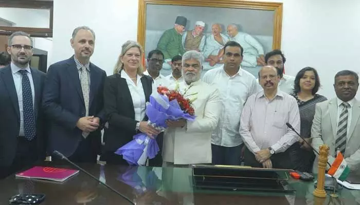 జర్మనీ దేశ అధికార ఎస్డీపీ ప్రతినిధుల బృందంతో స్పీకర్ గడ్డం ప్రసాద్ జర్మనీ దేశ అధికార ఎస్డీపీ ప్రతినిధుల బృందంతో స్పీకర్ గడ్డం ప్రసాద్