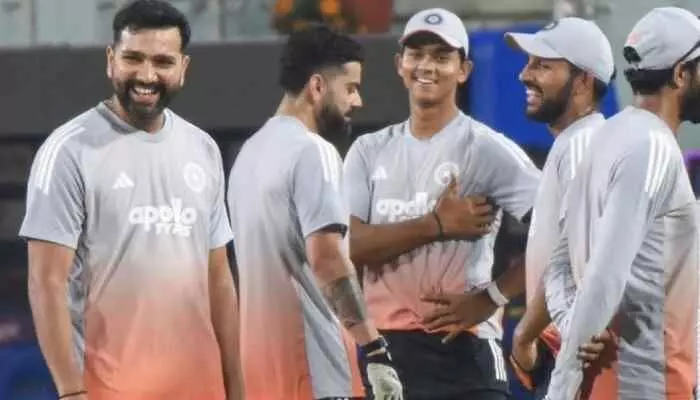 దక్షిణాఫ్రికాతో వన్డే సిరీస్..షాకింగ్ లుక్ లో రోహిత్ శర్మ దక్షిణాఫ్రికాతో వన్డే సిరీస్..షాకింగ్ లుక్ లో రోహిత్ శర్మ