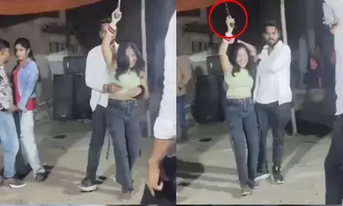 ప్రభుత్వ గన్‌తో డ్యాన్స్‌ గర్ల్ హంగామా.. ఇద్దరు కానిస్టేబుల్స్‌పై FIR.. వీడియో వైరల్