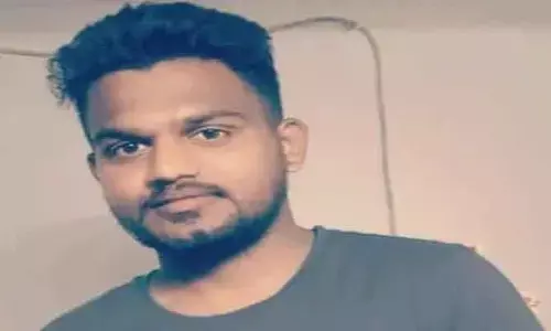 గుర్తు తెలియ‌ని వాహ‌నం ఢీ కొని యువ‌కుడు మృతి