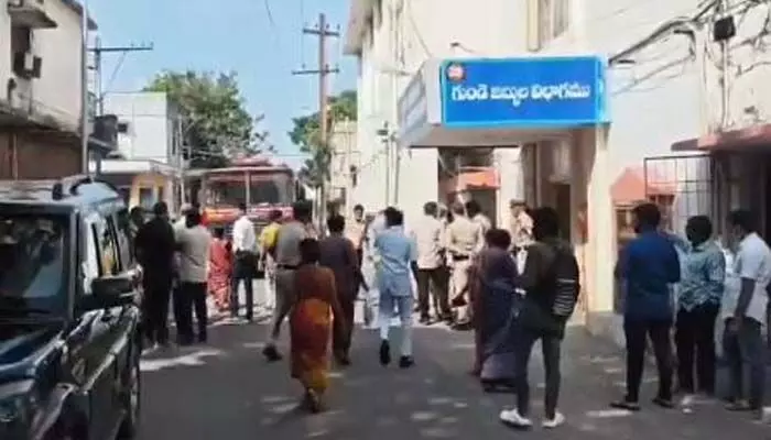 విశాఖపట్నం కేజీహెచ్ లో అగ్నిప్రమాదం విశాఖపట్నం కేజీహెచ్ లో అగ్నిప్రమాదం